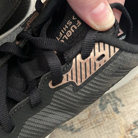 Size 8 Brand New New Balance Sneakers - Picture 12 of 13